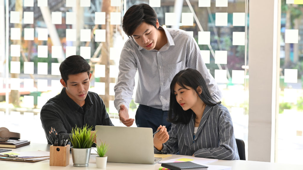 Beyond blue and white collar: a skills-based approach to Canadian job groupings