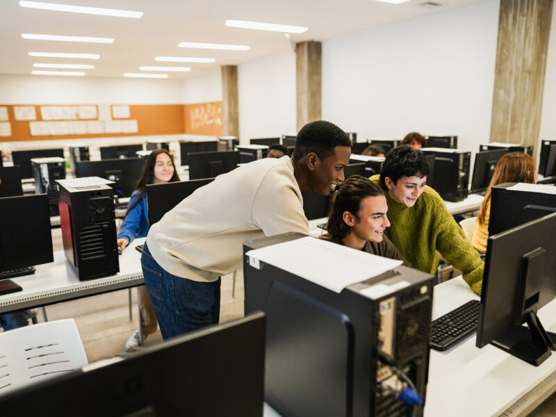 Students collaborate using computer lab technology